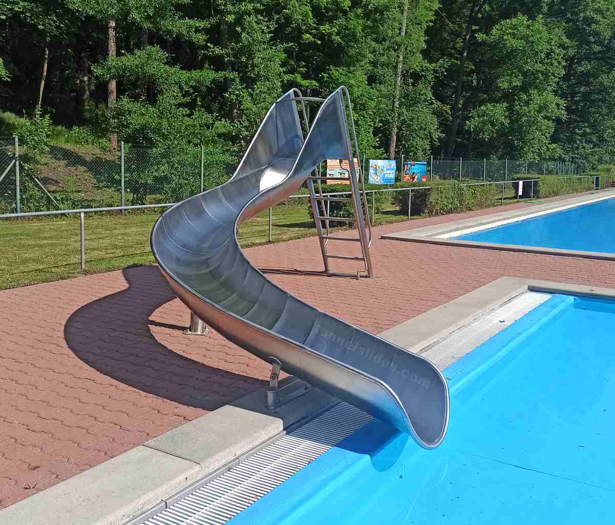 Vattenrutschkana Aqua Trend med kurva och stege